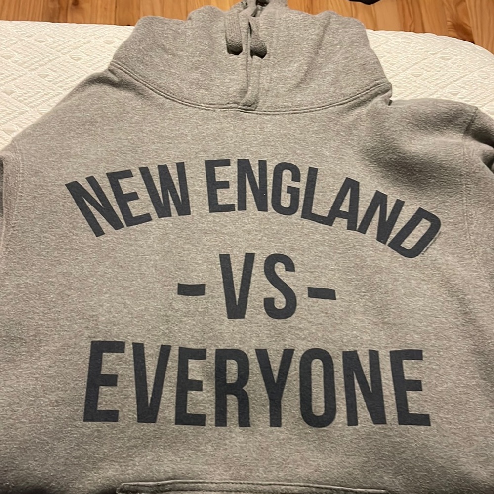 New England sweatshirt women’s small